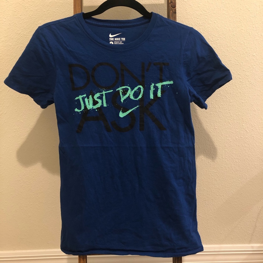 Nike Graphic Tee - Athletic T-Shirt
